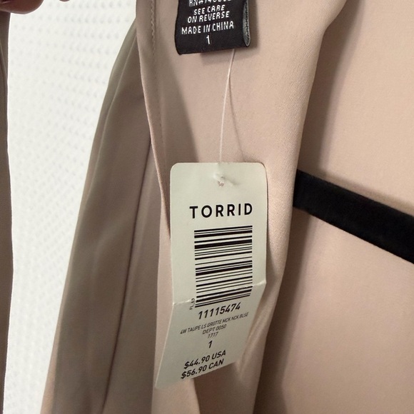 Torrid Taupe Georgette Mock Neck Blouse Tie-Back Cutout Size 1 (NWT) - Picture 8 of 9